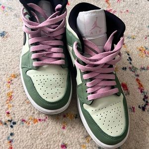 Air Jordan Mid 1 Dusk green